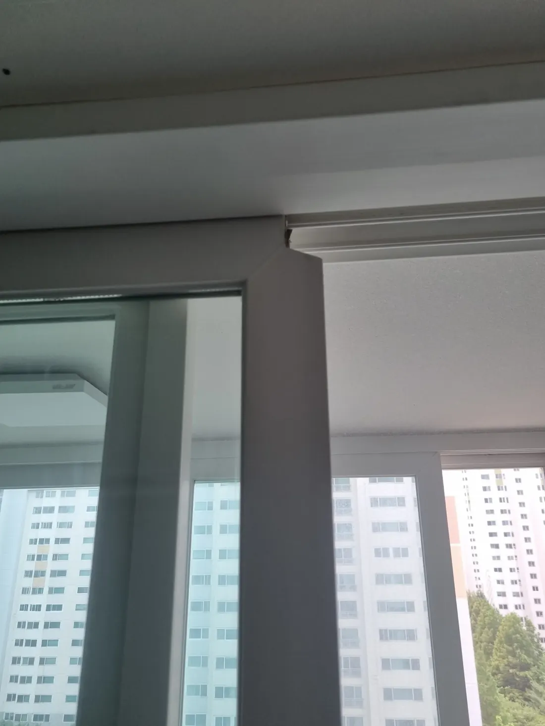 파주 문짝필름시공 창틀 시공 전